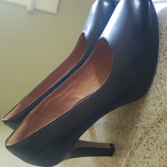 CLARKS Women's Artisan Black High Heels Sz. 8.5 - Picture 3 of 8